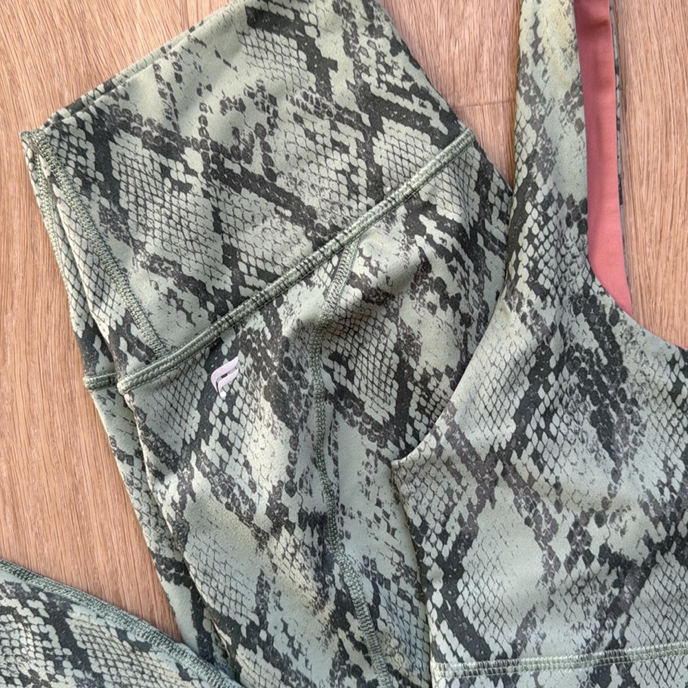 Green Snakes, Print Fabletics Set - image 3